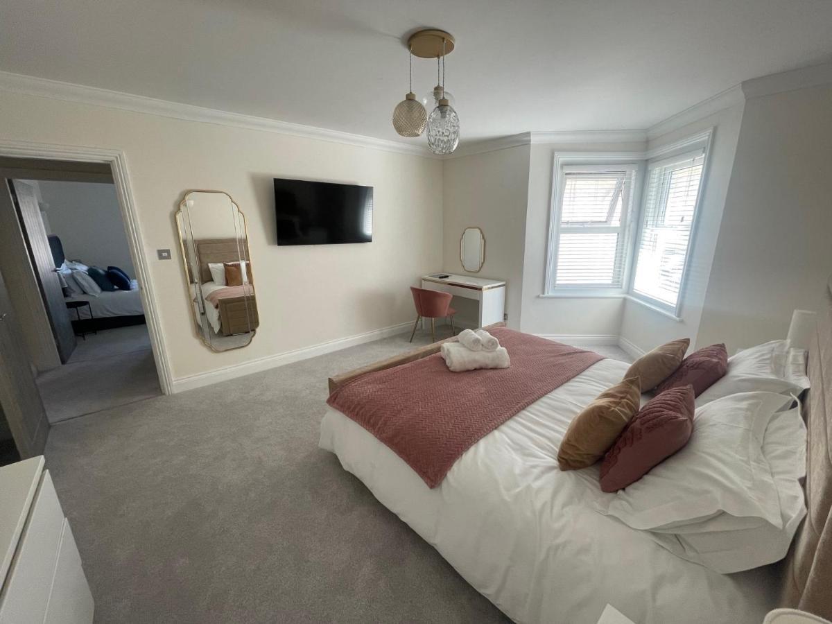 Exquisite Apartment, Stone Throw From The Beach Борнмът Екстериор снимка