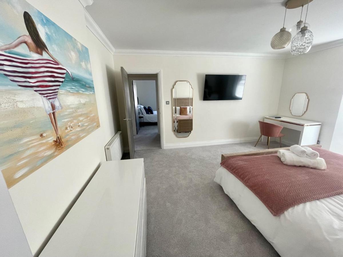 Exquisite Apartment, Stone Throw From The Beach Борнмът Екстериор снимка