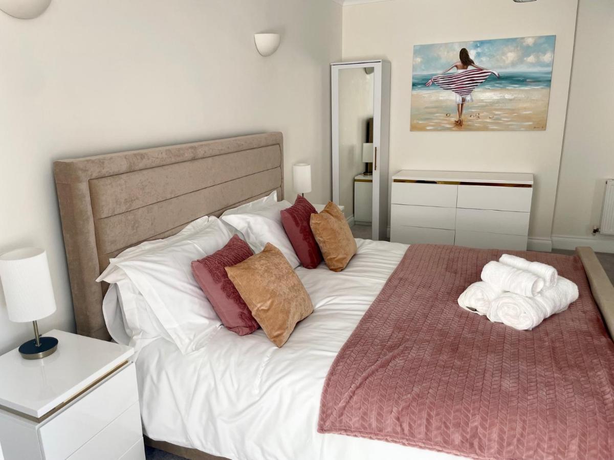 Exquisite Apartment, Stone Throw From The Beach Борнмът Екстериор снимка