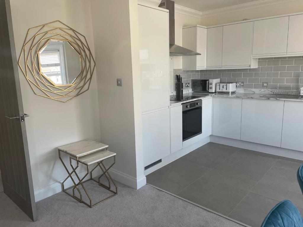 Exquisite Apartment, Stone Throw From The Beach Борнмът Екстериор снимка