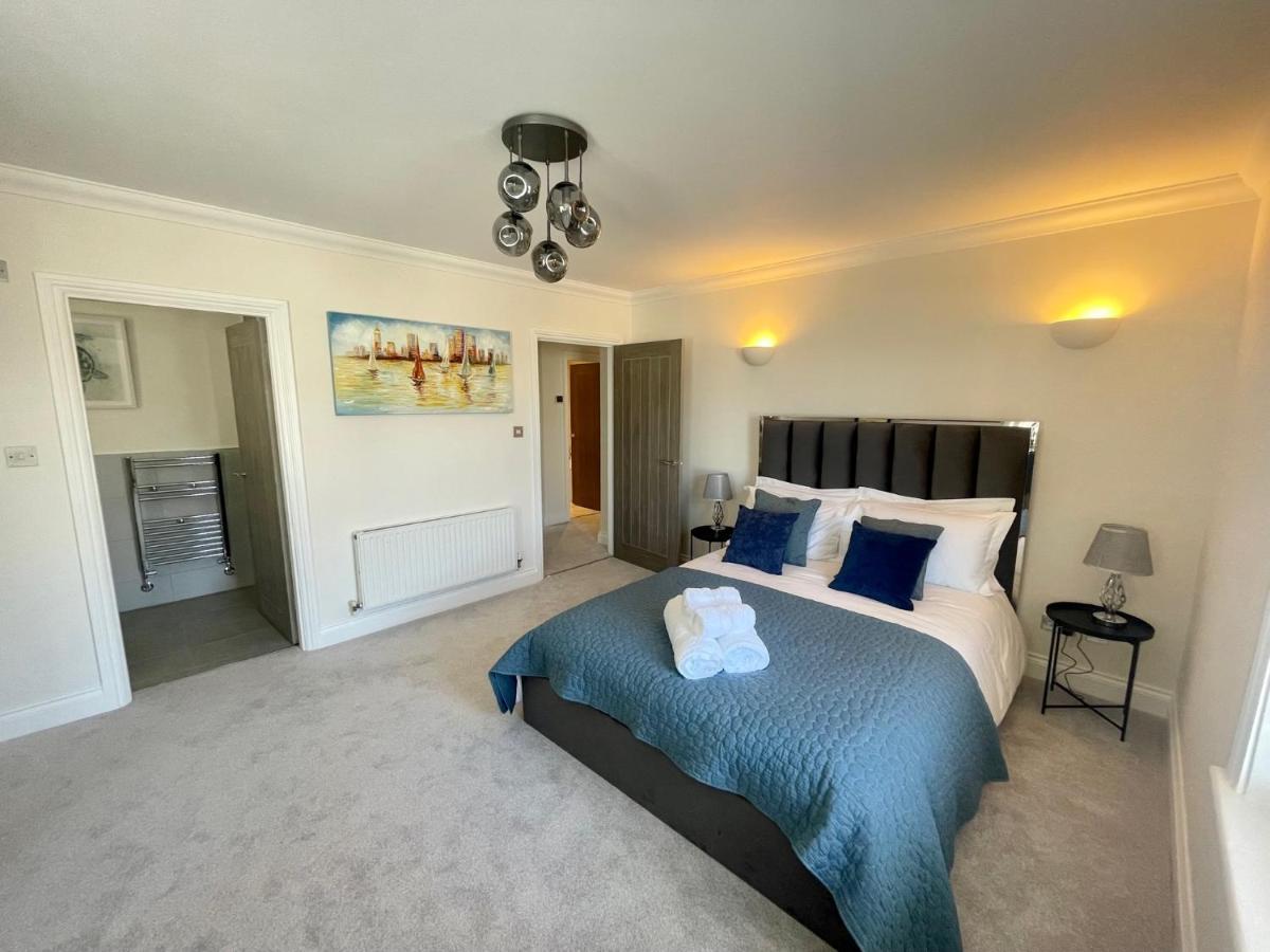 Exquisite Apartment, Stone Throw From The Beach Борнмът Екстериор снимка