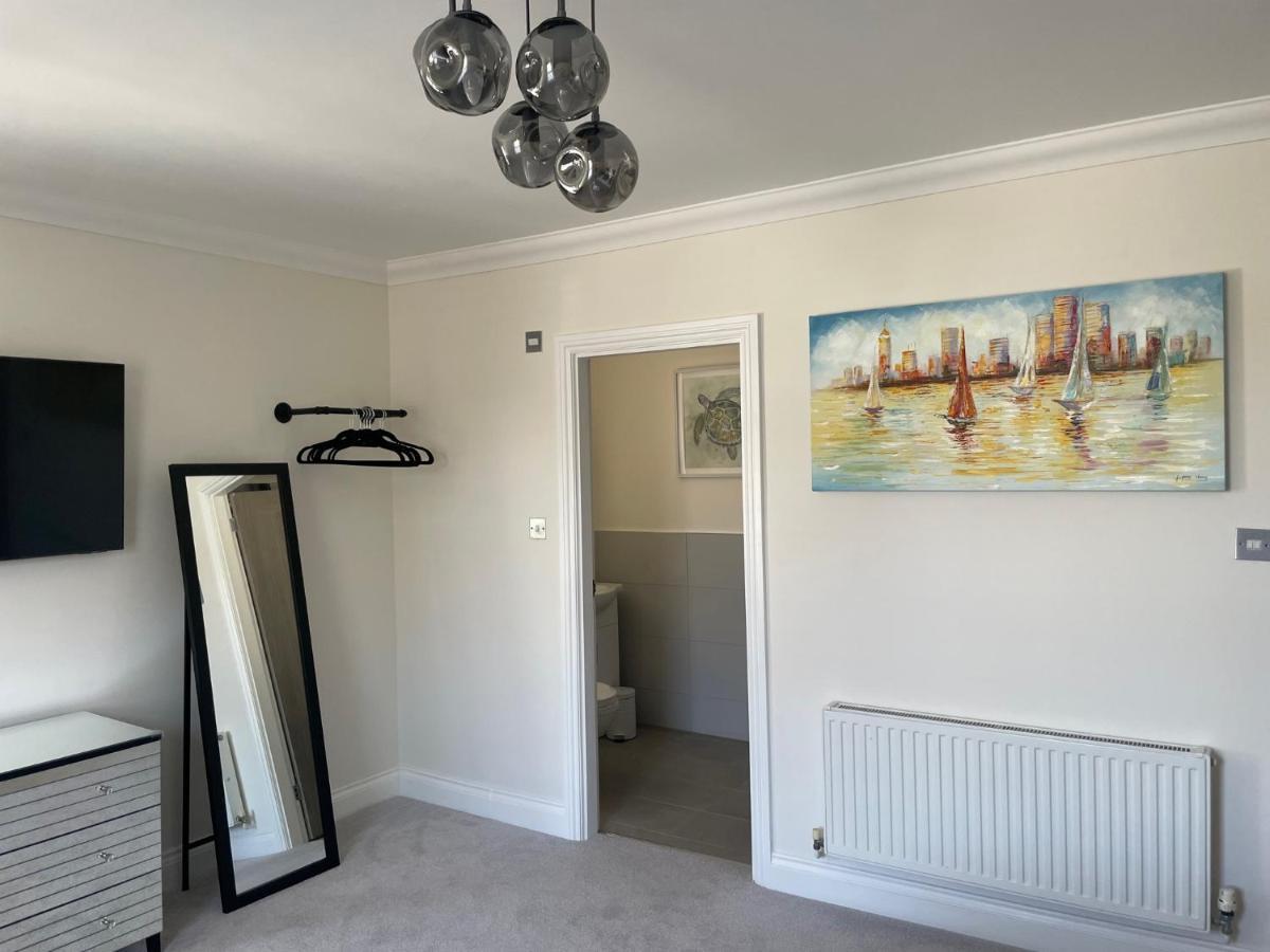Exquisite Apartment, Stone Throw From The Beach Борнмът Екстериор снимка